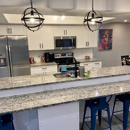 Spacious 5 Bedrooms 3 Bathrooms Family-Friendly Home With Heated Salt Pool Clearwater Exterior photo
