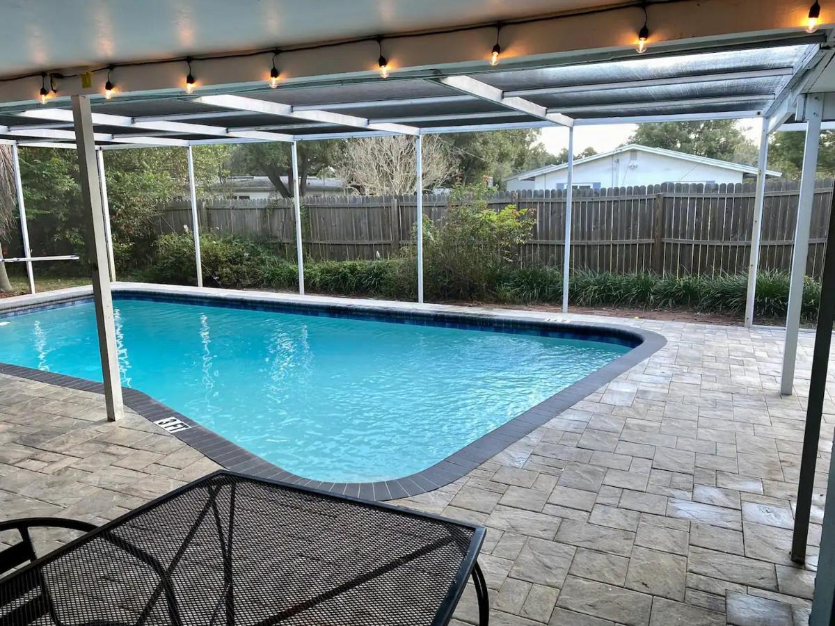Spacious 5 Bedrooms 3 Bathrooms Family-Friendly Home With Heated Salt Pool Clearwater Exterior photo